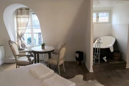 Romantic Flat In - Opera *